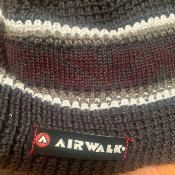 New Airwalk 2 in 1. Reversible visor knit cap - Picture 3 of 5